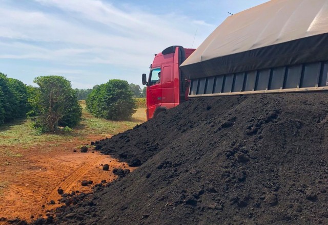 Empresa jundiaiense doa 45 toneladas de fertilizantes orgânicos a agricultores locais