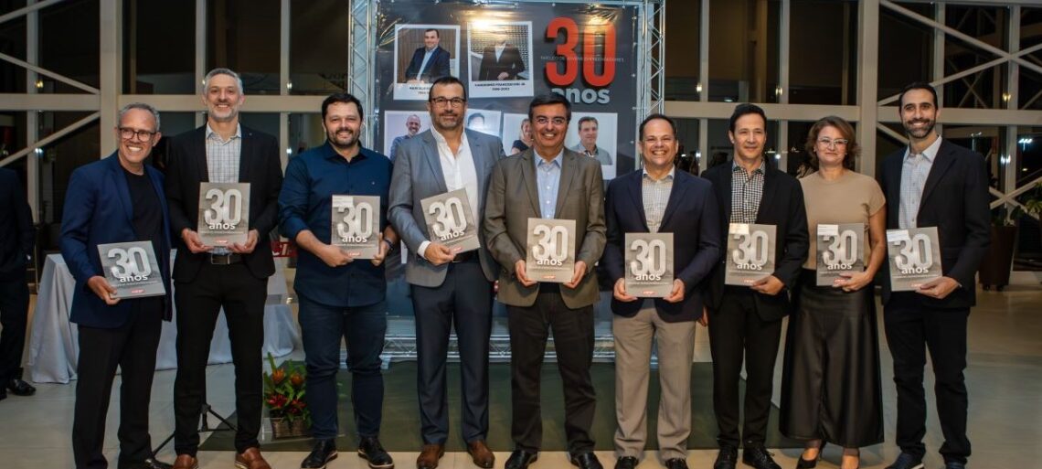 NJE JUNDIAÍ - Livro homenageia os 30 anos do Núcleo de Jovens Empreendedores do CIESP Jundiaí