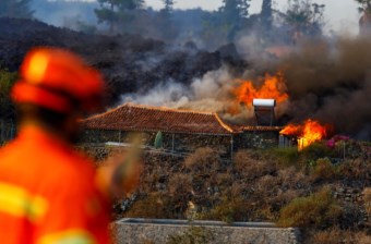 Incêndio na ilha espanhola de Tenerife continua fora de controle