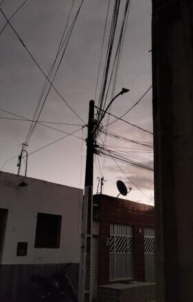 Apagão atinge vários estados e deixa brasileiros sem energia