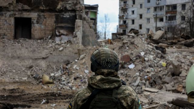 Guerra na Ucrânia: Zelensky reivindica pequenos avanços no sul do país