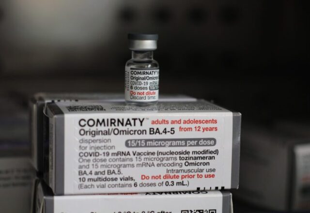 Vacina bivalente protege contra novas variantes da Covid-19, diz infectologista à CNN