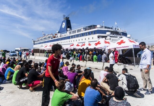 Ilha italiana de Lampedusa recebe mais de 7 mil migrantes em 24h; governo pede ajuda