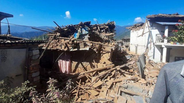 Terremoto no Nepal mata ao menos 157; socorristas buscam sobreviventes…