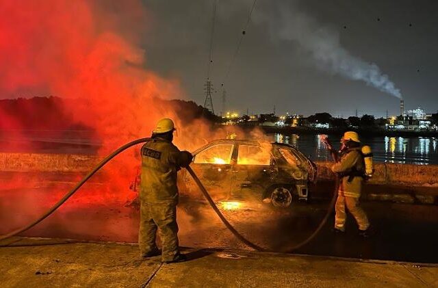 Corpos carbonizados são rotina em porto do Equador disputado pelo tráfico…