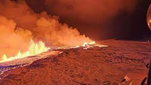 Vídeo: Vulcão entra em erupção na Islândia e põe em risco vila de pescadores…