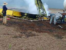 Avião particular cai em área de pouso de museu e piloto morre na Inglaterra…