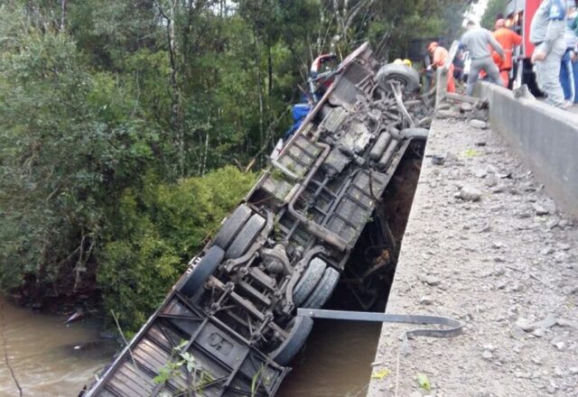 Acidente de ônibus no Peru deixa 25 mortos e ao menos 13 feridos