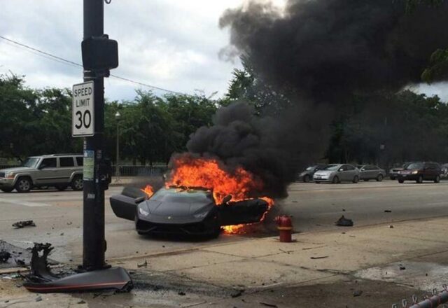 Motorista é salvo de carro em chamas nos EUA; veja vídeo