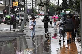 Cidade de São Paulo está em atenção para alagamentos na manhã desta segunda (27)