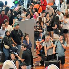 Aeroportos do mundo enfrentam caos após apagão cibernético; veja imagens…