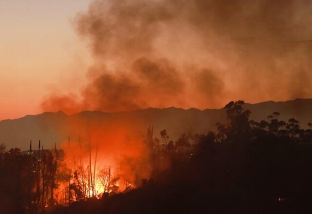 Megaincêndio se torna um dos maiores da história da Califórnia…